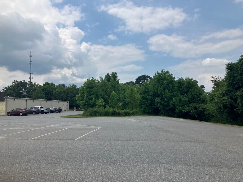 1320 Burkemont Ave, Morganton, NC à vendre - Photo de l’immeuble – Image 3 sur 5