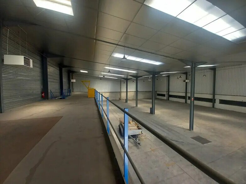 Local d’activités dans Mondeville à louer - Photo intérieure – Image 2 sur 3