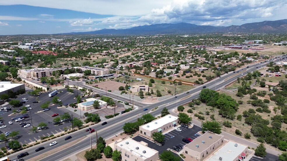 3600 Rodeo Ln, Santa Fe, NM à vendre - Photo de l’immeuble – Image 2 sur 16