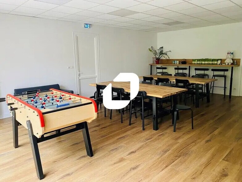 Bureau dans Bruges à louer - Photo de l’immeuble – Image 3 sur 7