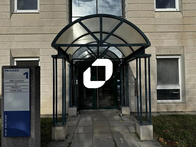Bureau dans Échirolles à louer - Photo de l’immeuble – Image 1 sur 16