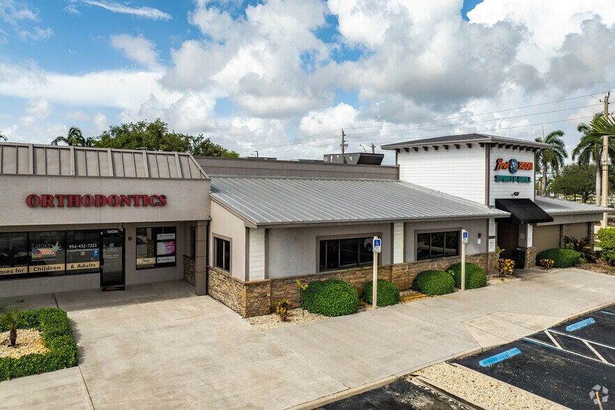 9900-10090 Pines Blvd, Pembroke Pines, FL à louer - Photo principale – Image 1 sur 12