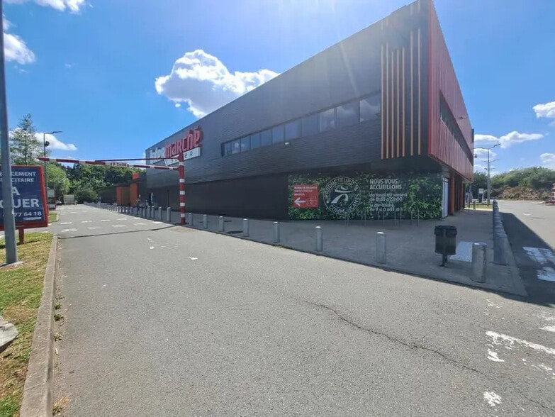 Local commercial dans Combs-la-Ville à louer - Photo de l’immeuble – Image 1 sur 3