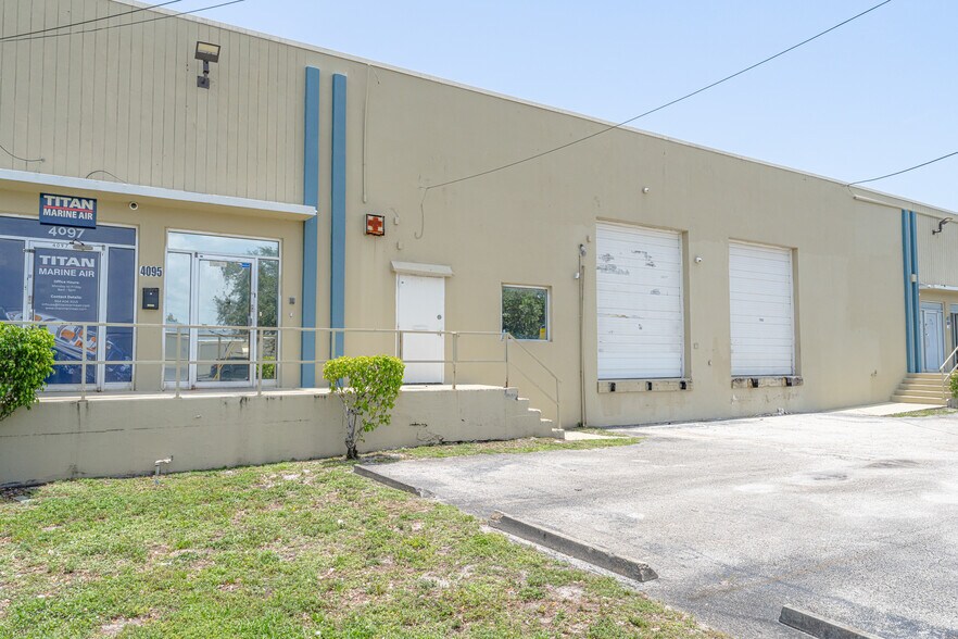 4095 N 28th Way, Hollywood, FL à louer - Photo de l’immeuble – Image 1 sur 13
