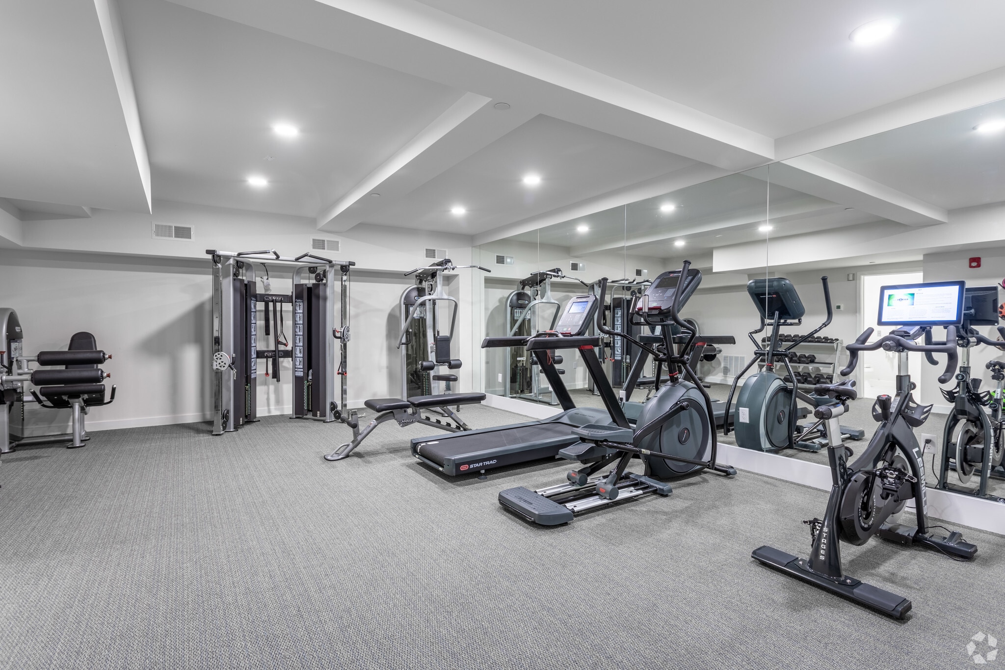 504 Glenbrook Rd, Stamford, CT à louer Photo intérieure– Image 1 sur 3