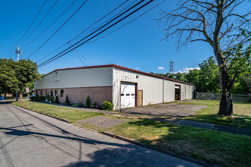 1717 Mackenna Ave, Niagara Falls, NY à vendre - Photo de l’immeuble – Image 3 sur 26