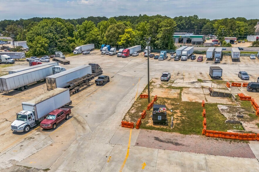 7414 Jonesboro Rd, Jonesboro, GA à louer - Photo principale – Image 1 sur 4