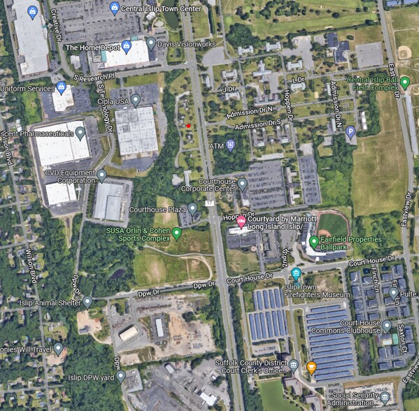 215 Carleton Ave, Central Islip, NY à louer - Photo principale – Image 1 sur 1