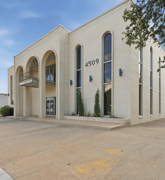 4509 N Classen Blvd, Oklahoma City, OK à vendre - Photo de l’immeuble – Image 2 sur 15