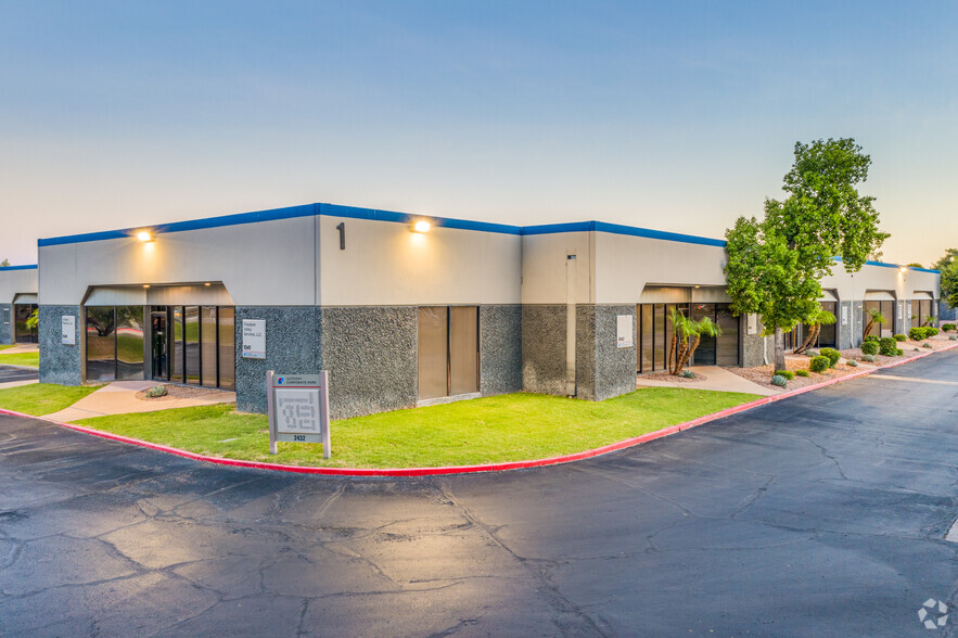 2432 W Peoria Ave, Phoenix, AZ à louer - Photo principale – Image 1 sur 18