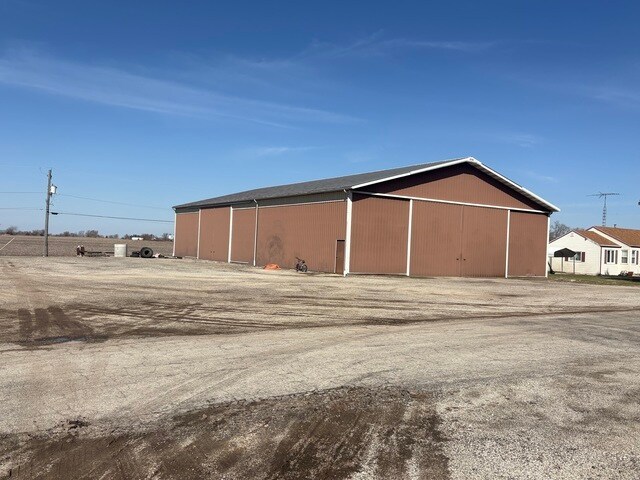 7365 Chiniquy st, Saint Anne, IL à vendre - Photo de l’immeuble – Image 3 sur 8