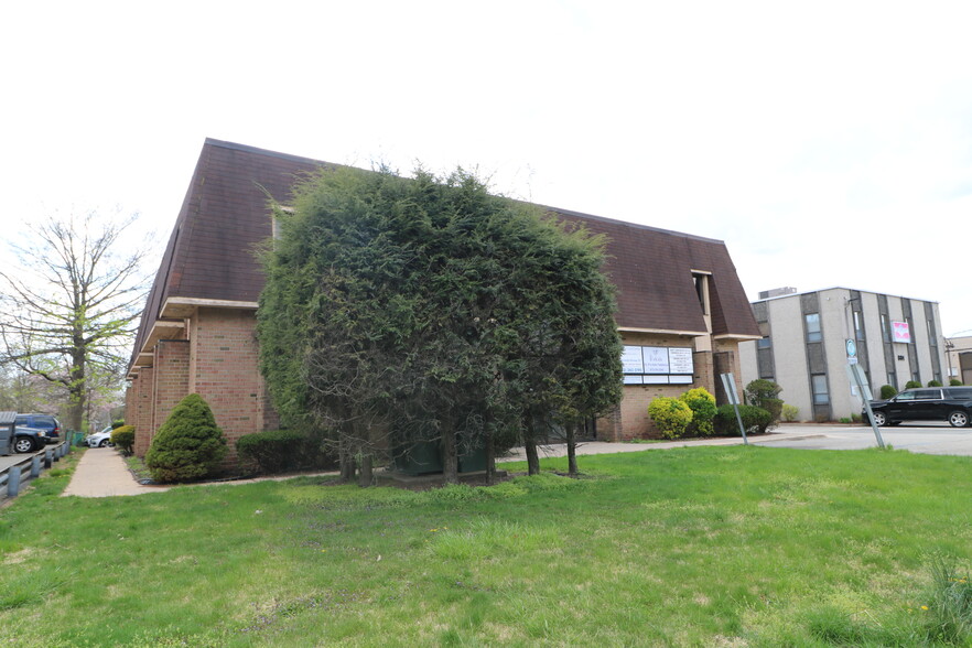 871 Allwood Rd, Clifton, NJ à louer - Photo de l’immeuble – Image 2 sur 4