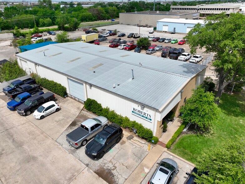 10711 Shady Trl, Dallas, TX à vendre - Photo de l’immeuble – Image 3 sur 3