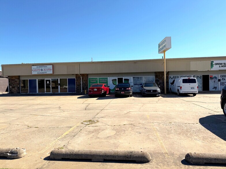 309-317 N Aspen Ave, Broken Arrow, OK à louer - Photo de l’immeuble – Image 2 sur 8