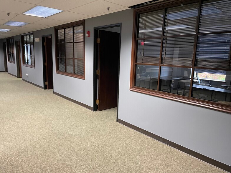 2560 Foxfield Rd, St Charles, IL à louer - Photo intérieure – Image 3 sur 8