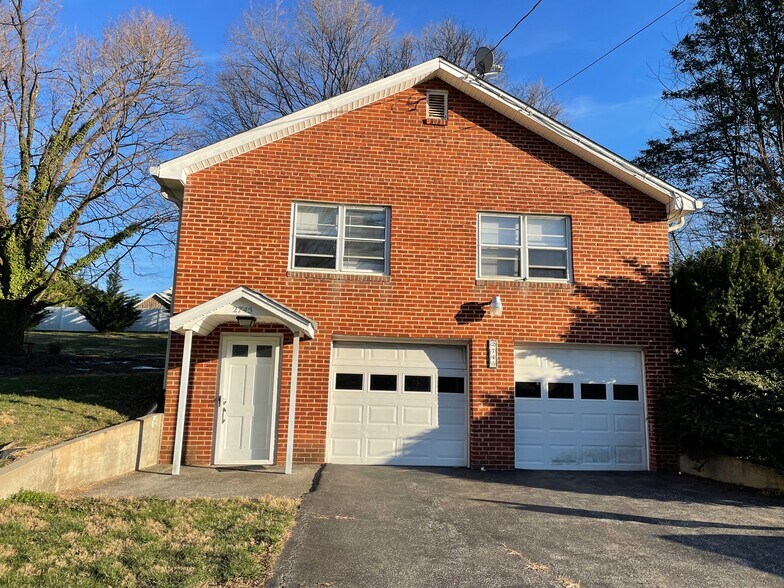 2745 Orange Ave NE, Roanoke, VA à vendre - Photo principale – Image 1 sur 17