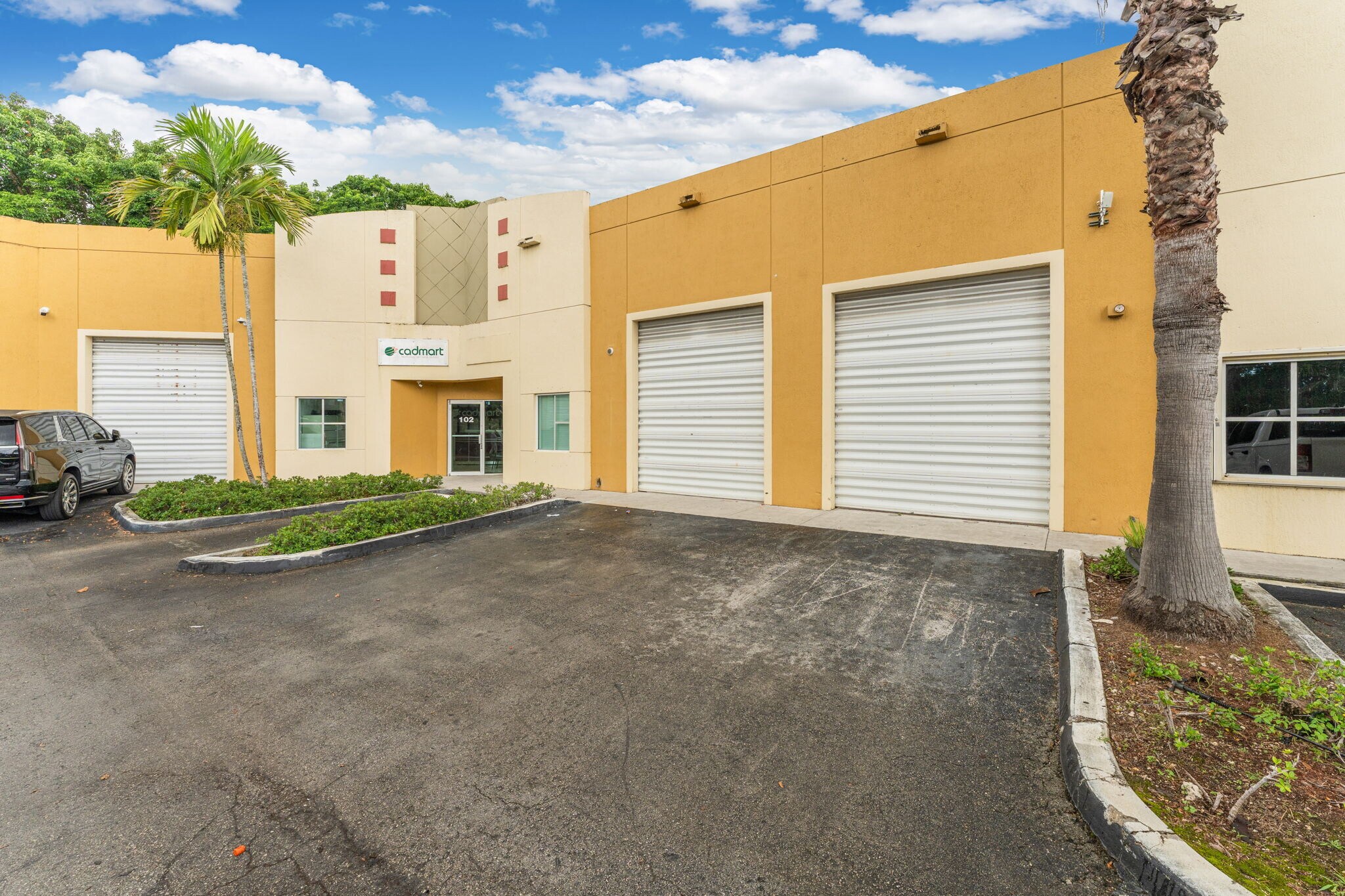 9450 NW 58th St, Miami, FL à louer Photo de l’immeuble– Image 1 sur 33