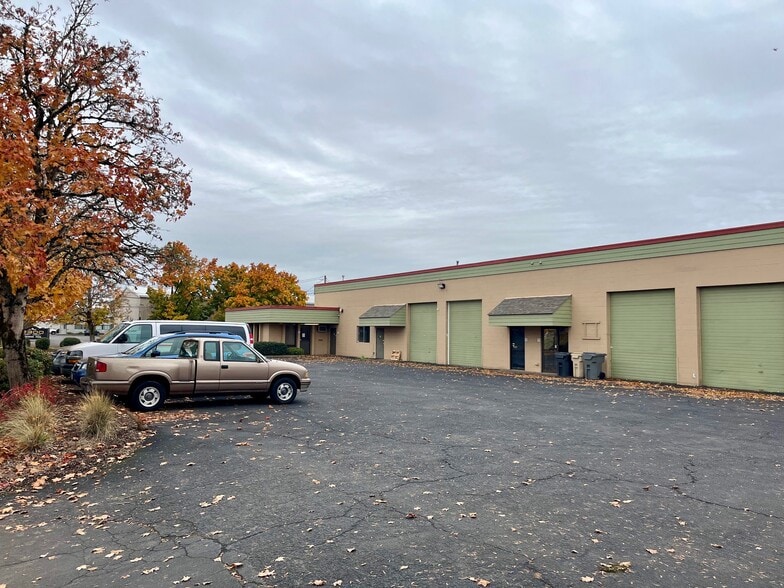 2300 Ferry St SW, Albany, OR à vendre - Photo de l’immeuble – Image 3 sur 14