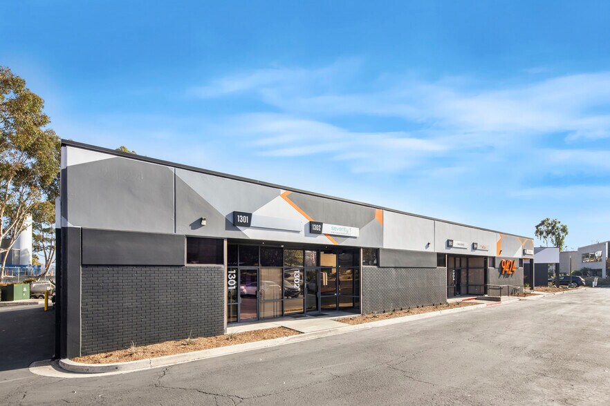 9560 Chesapeake Dr, San Diego, CA à louer - Photo de l’immeuble – Image 2 sur 14