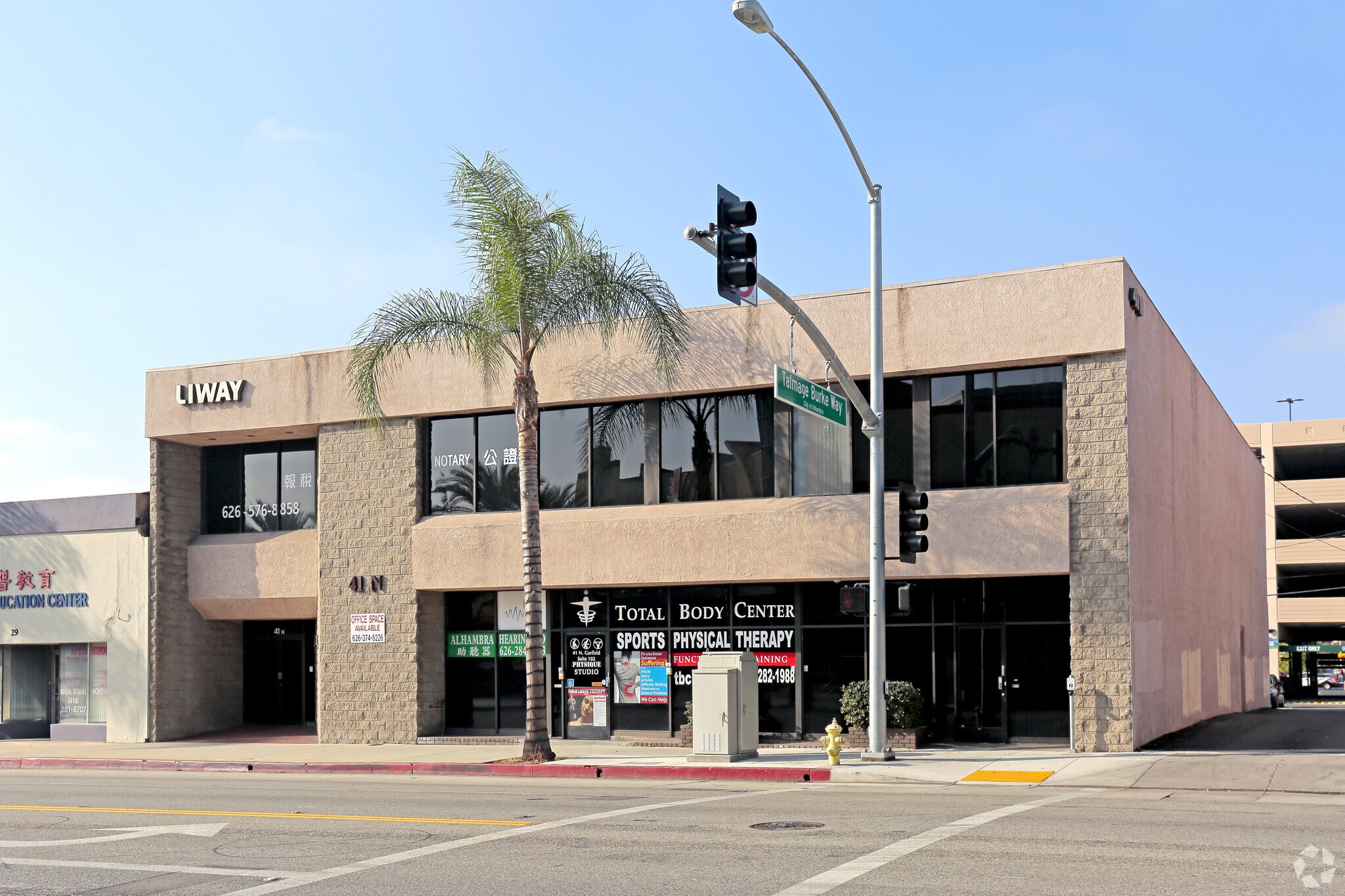 41 N Garfield Ave, Alhambra, CA à louer Photo principale– Image 1 sur 7