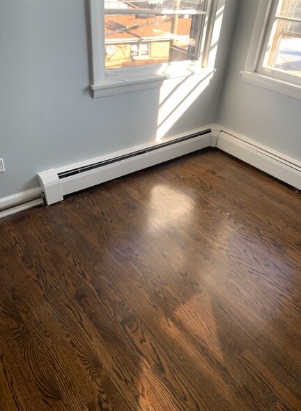 6212 W Montrose Ave, Chicago, IL à vendre - Photo de l’immeuble – Image 1 sur 7