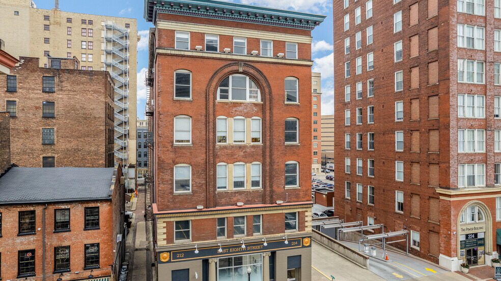 212-214 E 8th St, Cincinnati, OH à louer - Photo de l’immeuble – Image 2 sur 9