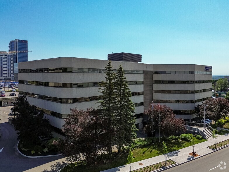 1195 Av Lavigerie, Québec, QC à louer - Photo de l’immeuble – Image 3 sur 4