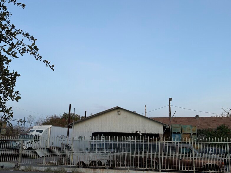 5005 Yeary st, Laredo, TX à vendre - Photo de l’immeuble – Image 3 sur 7