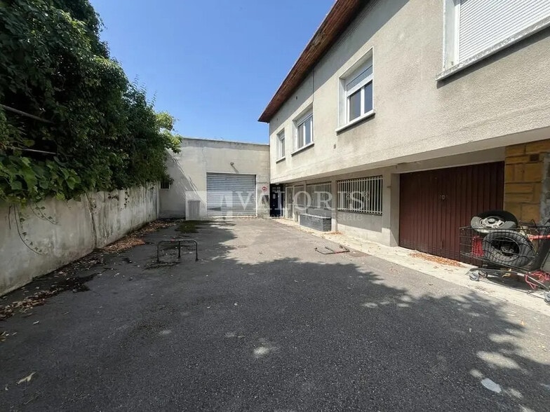 Local d'activités dans OULLINS-PIERRE-BÉNITE à vendre - Photo de l’immeuble – Image 2 sur 7