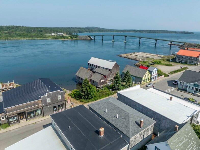 37 Water St, Lubec, ME à vendre - Photo de l’immeuble – Image 3 sur 35