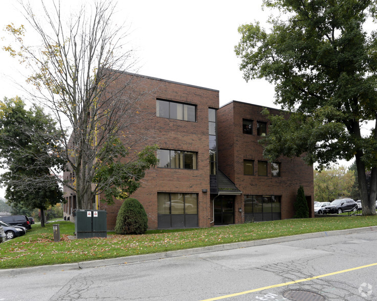 85 Ferris Ln, Barrie, ON à louer - Photo principale – Image 1 sur 2