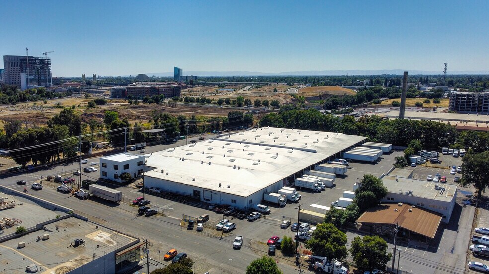 901-915 N B St, Sacramento, CA à louer - Photo de l’immeuble – Image 2 sur 7