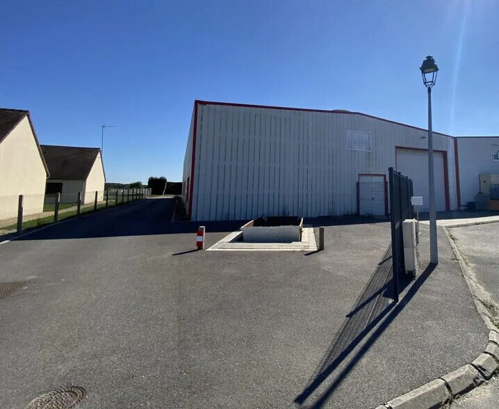 Industriel/Logistique dans Abondant à vendre - Photo de l’immeuble – Image 2 sur 14