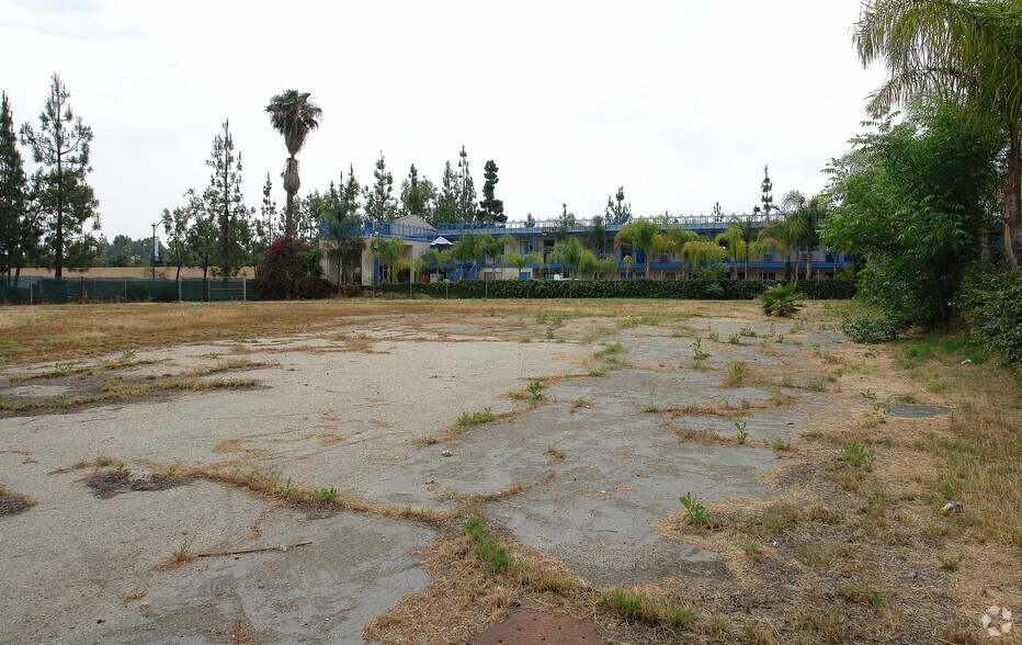 1100 W Ball Rd, Anaheim, CA à vendre - Photo de l’immeuble – Image 2 sur 4