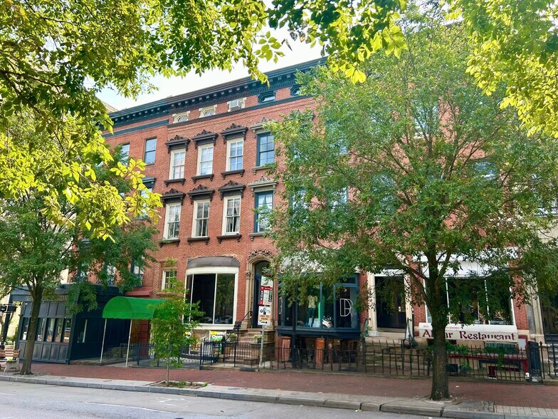 825 N Charles St, Baltimore, MD à vendre - Photo de l’immeuble – Image 2 sur 31