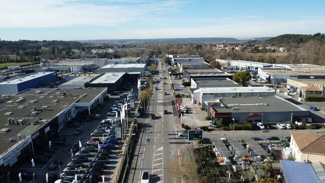 Plus de détails pour Local commercial à louer