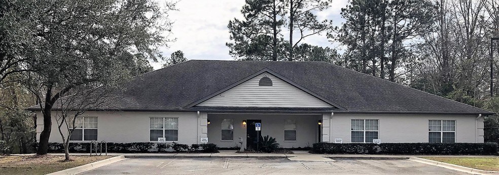 1963 Village Green Way, Tallahassee, FL à louer - Photo de l’immeuble – Image 1 sur 9