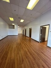 98-425 Kamehameha Hwy, Aiea, HI à louer Photo intérieure– Image 2 sur 5