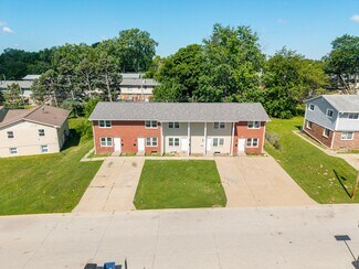Plus de détails pour 2704 Magnolia Dr, Bettendorf, IA - Logement à vendre