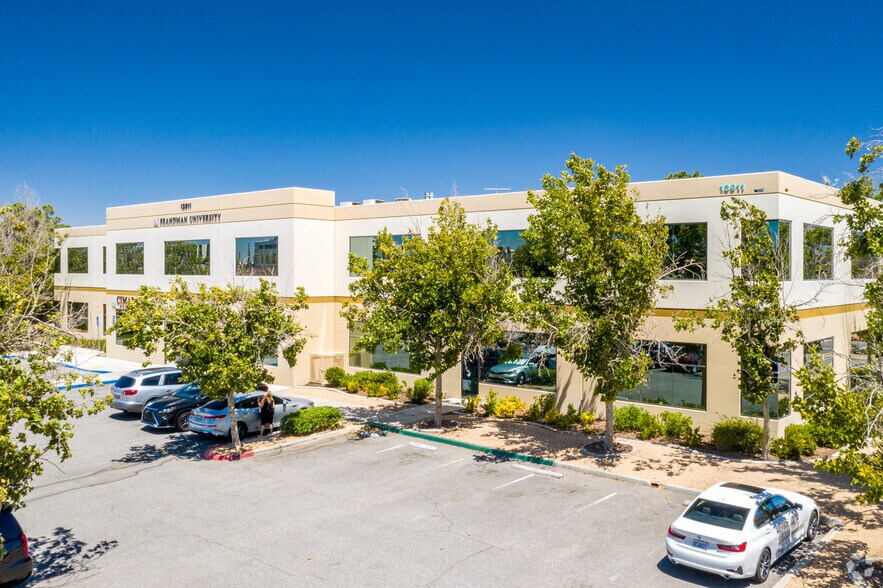 13911 Park Ave, Victorville, CA à vendre - Photo de l’immeuble – Image 3 sur 38