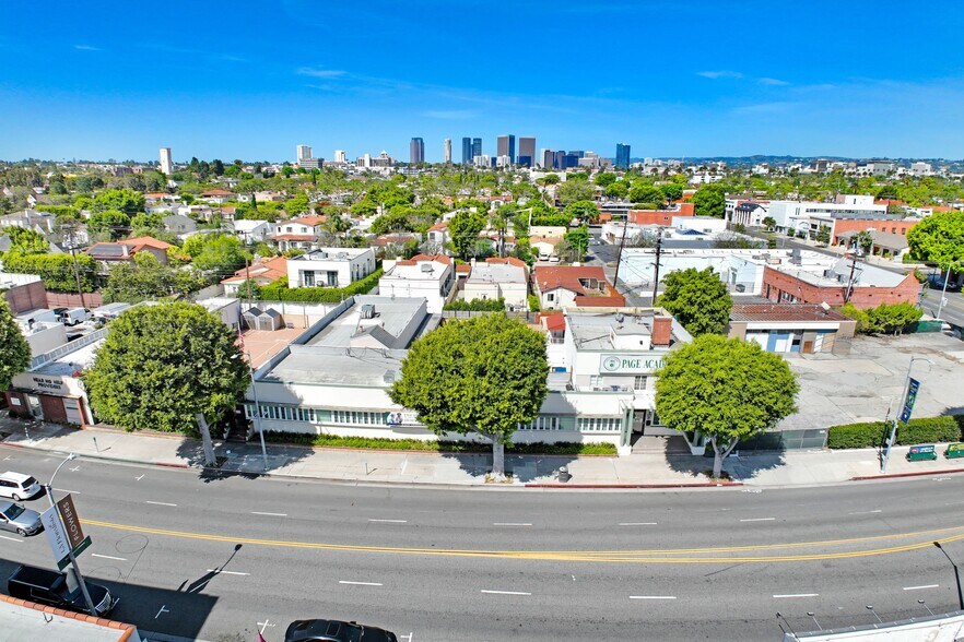419 S Robertson Blvd, Beverly Hills, CA à vendre - Photo de l’immeuble – Image 2 sur 16