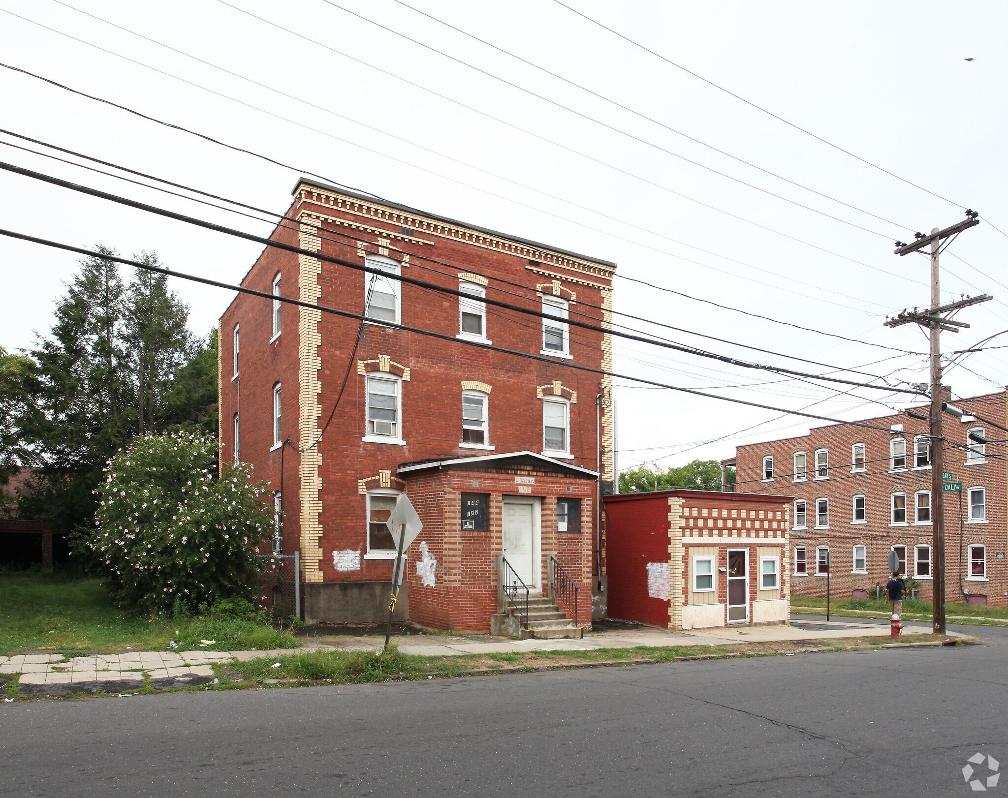 142-144 Oak St, New Britain, CT à vendre Photo principale– Image 1 sur 9