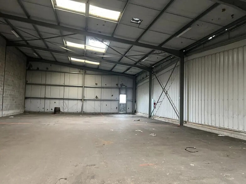 Local d’activités dans Sonnay à louer - Photo de l’immeuble – Image 2 sur 7