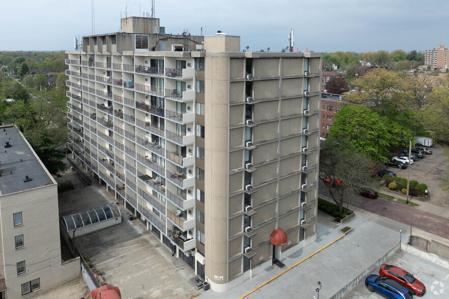733 W Market St, Akron, OH à louer - Photo de l’immeuble – Image 2 sur 5