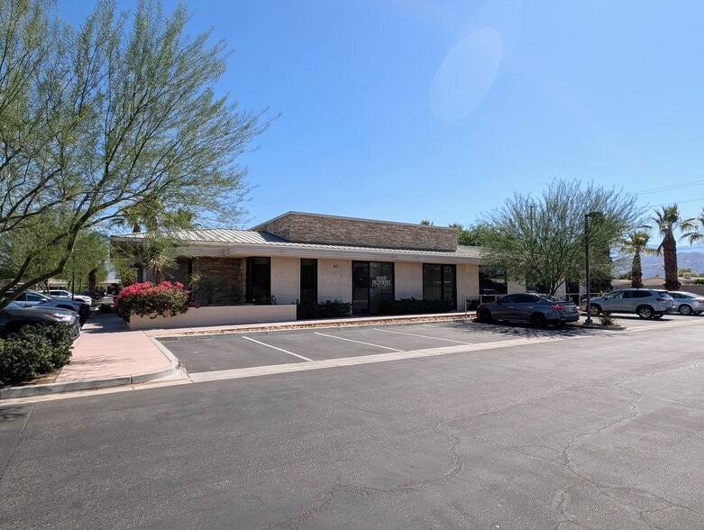74000 Country Club Dr, Palm Desert, CA à vendre - Photo de l’immeuble – Image 1 sur 8