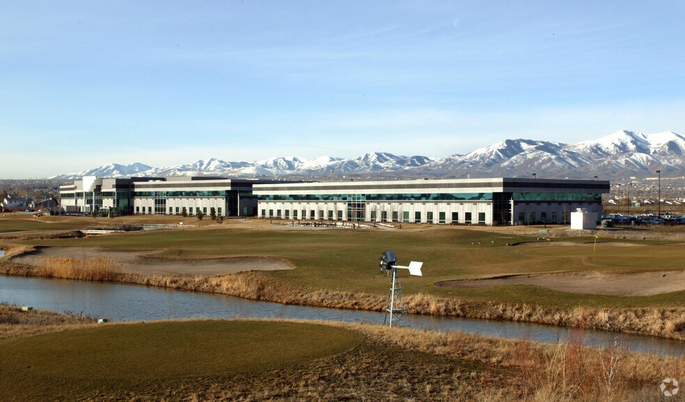 2737 S Corporate Park Dr, West Valley City, UT à louer - Photo de l’immeuble – Image 2 sur 8