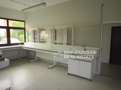 Plus de détails pour 30 Avenue Robert Surcouf, Voisins-le-Bretonneux - Bureau à louer
