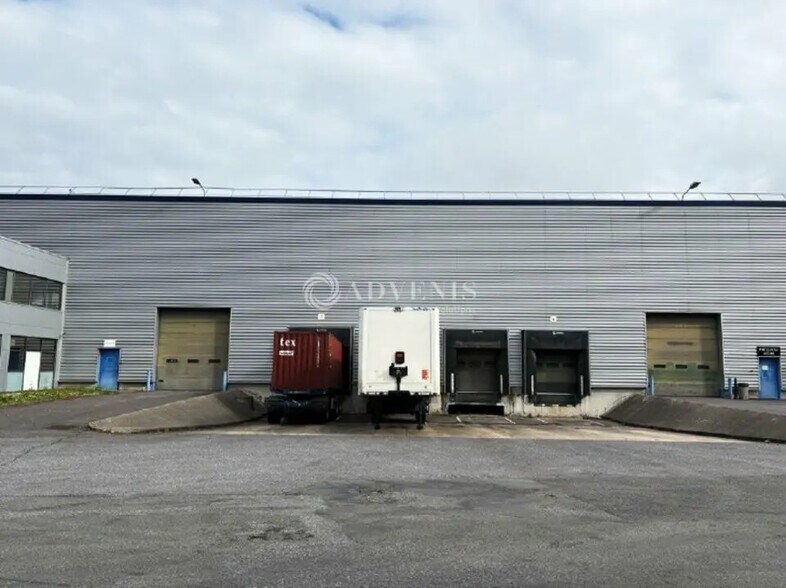 Industriel/Logistique dans Lisses à louer - Photo de l’immeuble – Image 3 sur 9