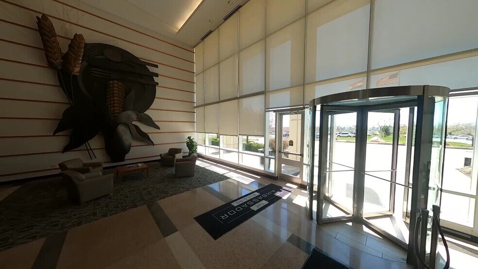 12200 N Ambassador Dr, Kansas City, MO à louer - Vidéo sur l’annonce professionnelle – Image 3 sur 31