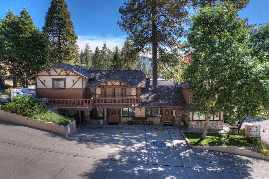 24028 Lake Dr, Crestline, CA à vendre - Photo de l’immeuble – Image 3 sur 27